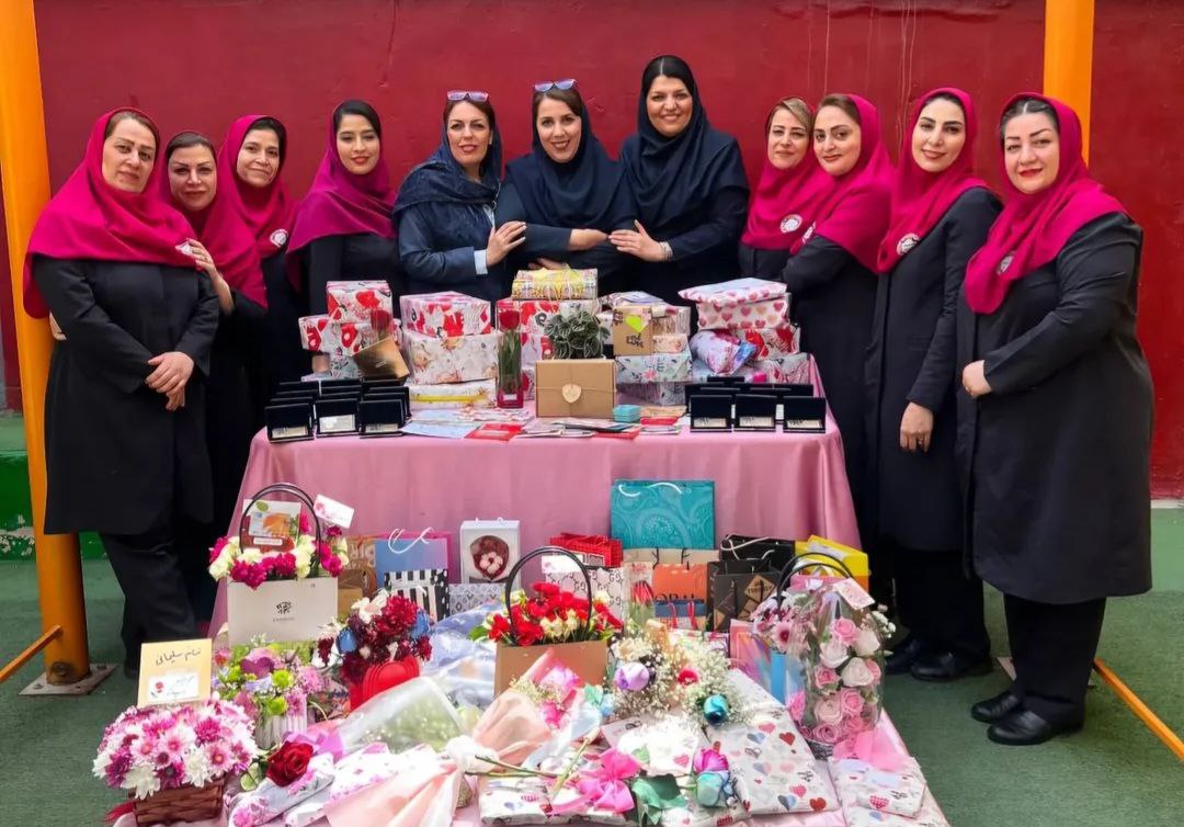 تیم مربیان مجرب مهد کودک تهران آیندگان شریف با ۲۵ سال سابقه